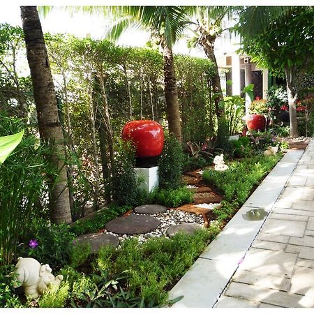 Franjipani Resort HHQ Buitenkant foto