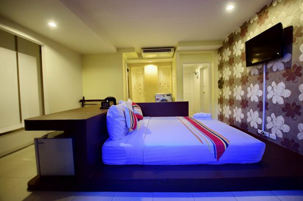 Franjipani Resort HHQ Buitenkant foto