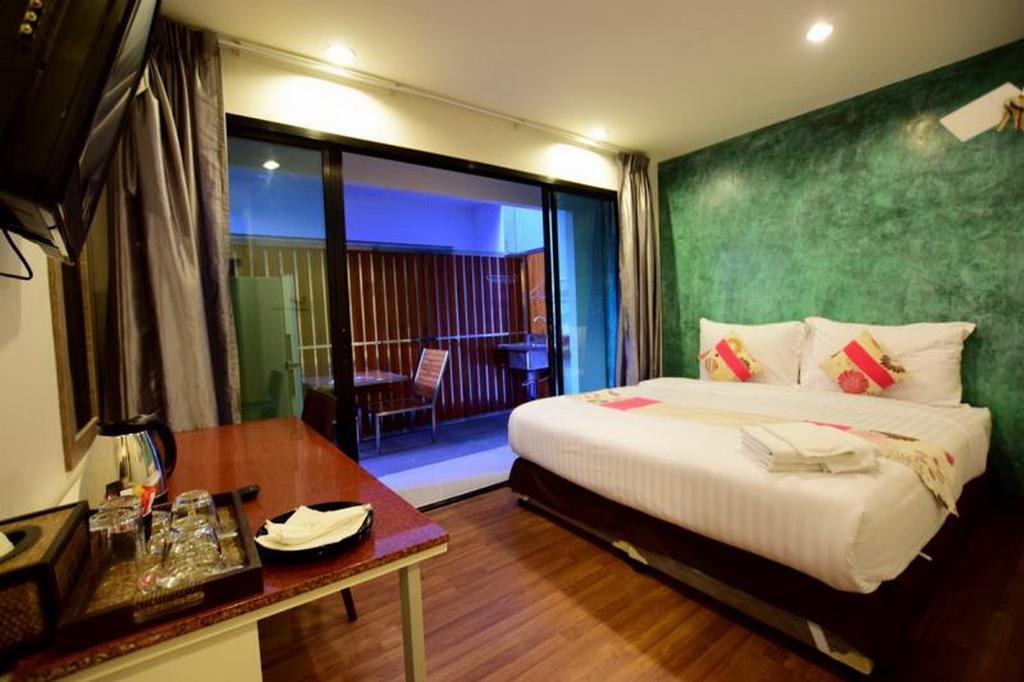 Franjipani Resort HHQ Buitenkant foto