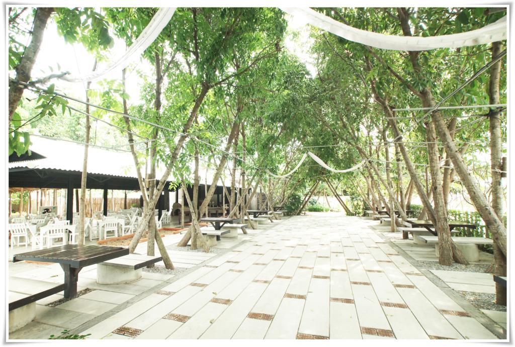 Franjipani Resort HHQ Buitenkant foto