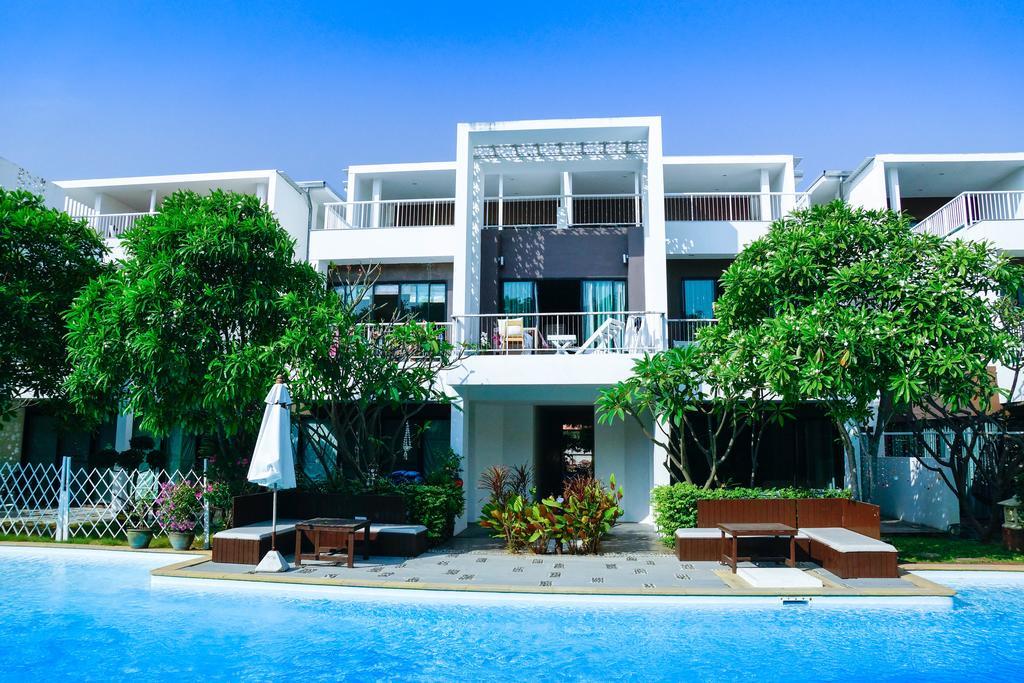 Franjipani Resort HHQ Buitenkant foto