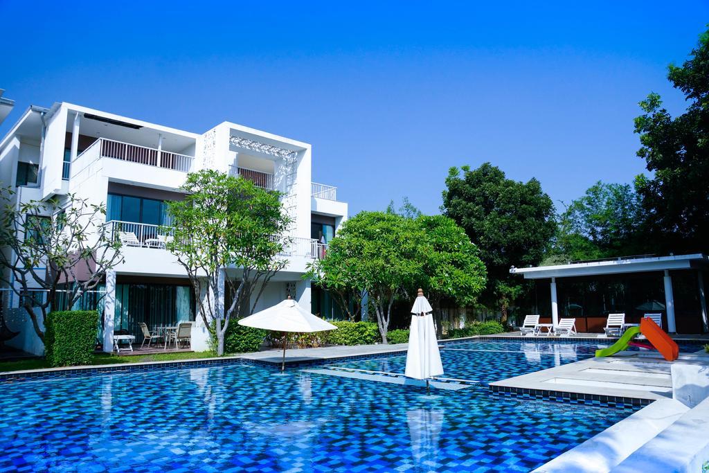 Franjipani Resort HHQ Buitenkant foto