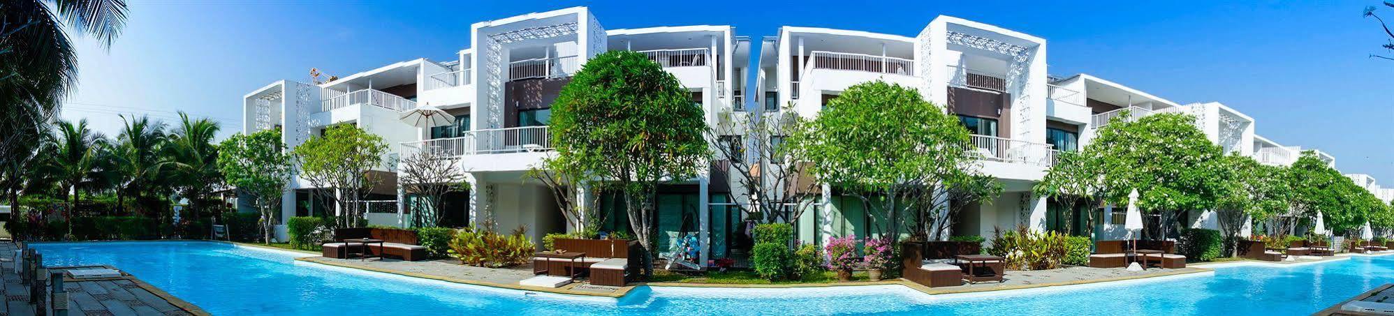 Franjipani Resort HHQ Buitenkant foto